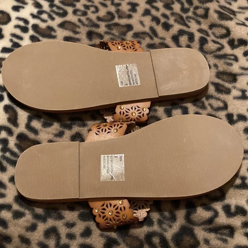 NWOB YELLOWBOX Sandals Women’s Size 8 Natural “Tessie” Slip On Thong Sandals - Picture 3 of 10